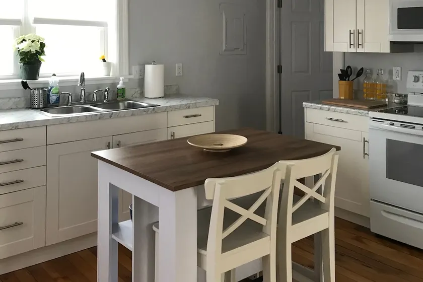Bright airy 2 bedroom apartment - Yellow Door - Image 1