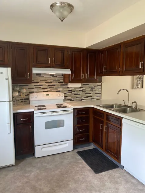 Chase Adventures - Centrally Located! - Image 1