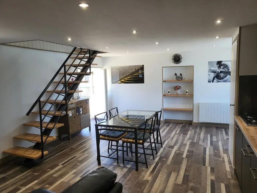 cozy house with small exterior - Image 1