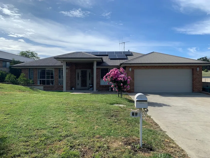 Accomodation on Douglas, 5 Bedrooms - Image 1