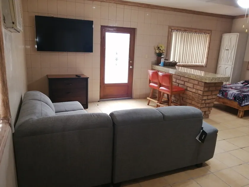 Comfortable private loft, economical, modern, spacious (⁶¹⁰) - Image 1
