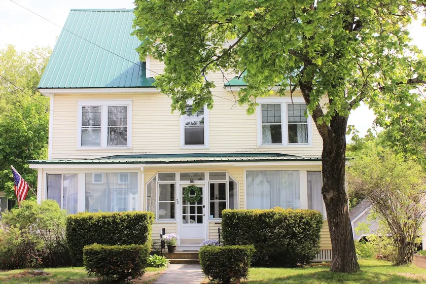Historic Laconia home near Lake Winni - Image 1