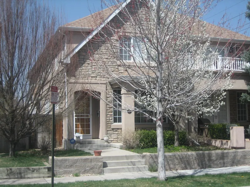 Beautiful 1/2 Duplex in Cherry Creek - Image 1