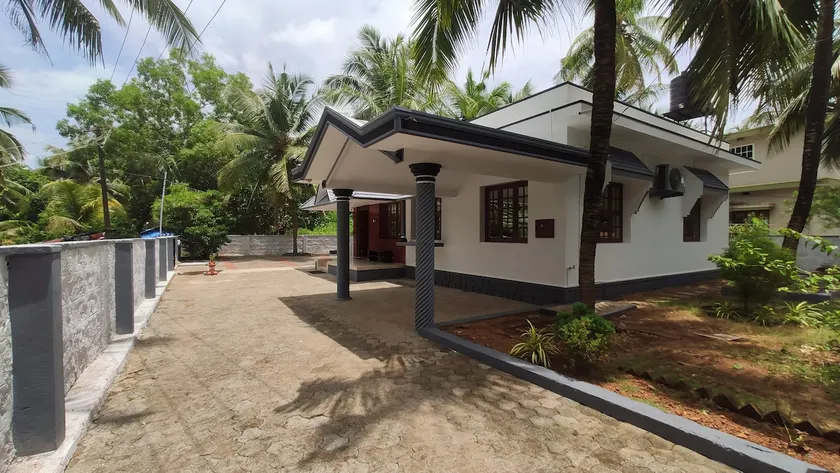 Malpe Beach Guest House - Image 1