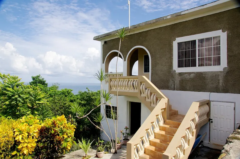 DIAMOND IN THE RUFF GUEST HOUSE 4BD - Image 1