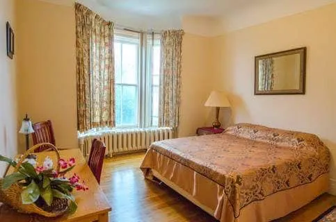 Beautifully Furnished Executive Main floor Apt - Image 1