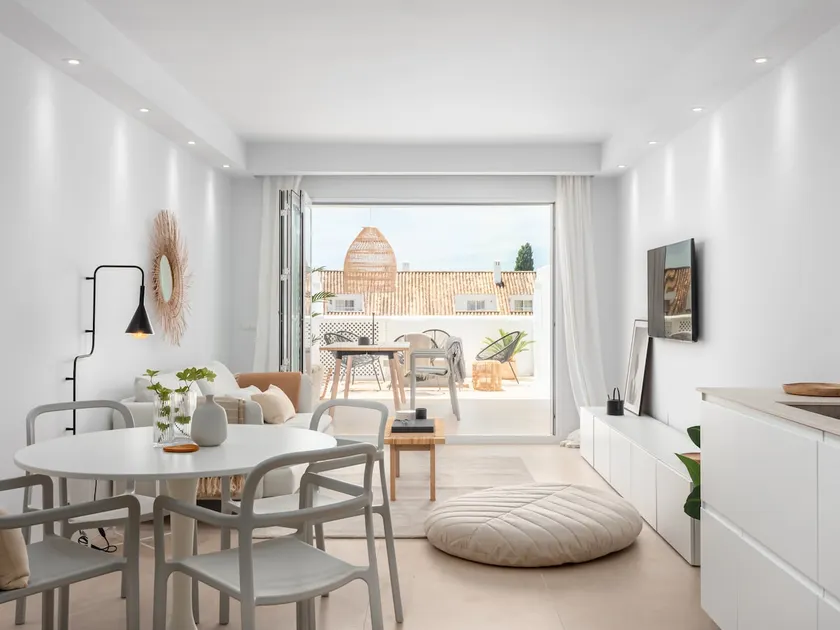 FRESH Renovated 2 bed Apt in best location RDR236 - Image 1