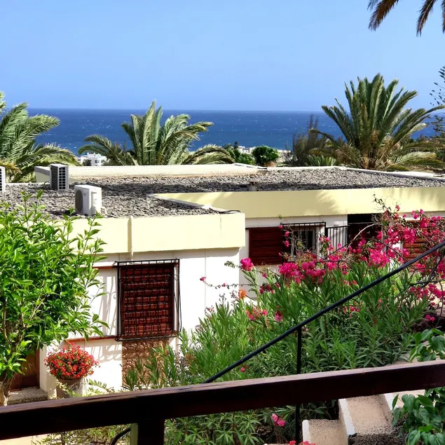 Red Rocks Sea View Bungalow - Image 1