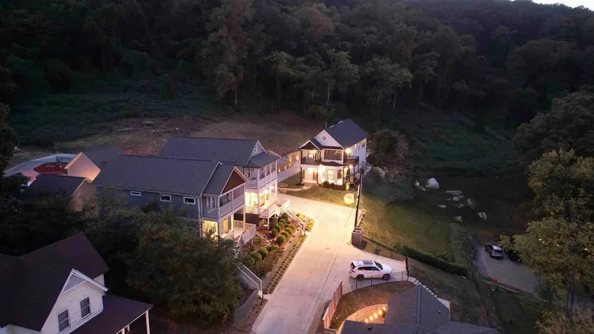 Guest House with Stunning Sunrise & City Views - Image 1