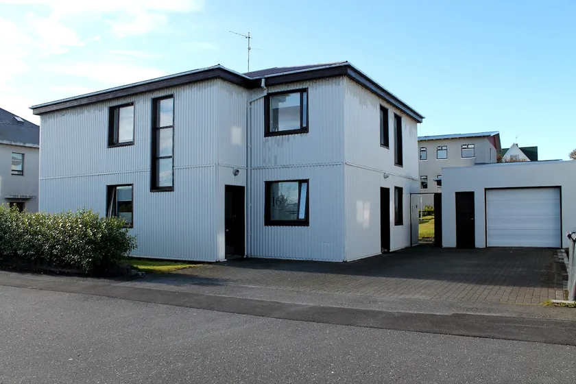 Reynisstaðir, newly renovated 3 bedroom apartment! - Image 1