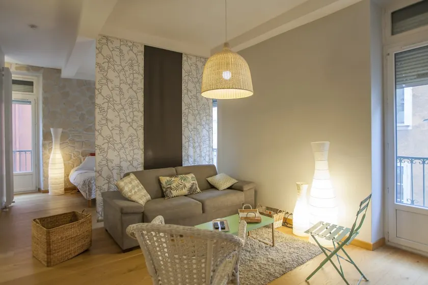 City center loft apartment located on a quiet street - Image 1