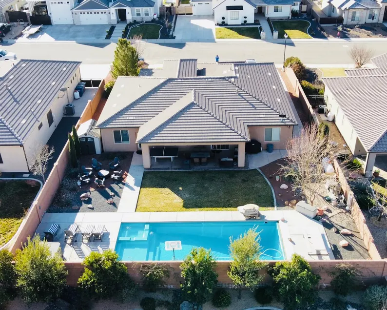 House w/private pool & free access to Sand Hollow - Image 1