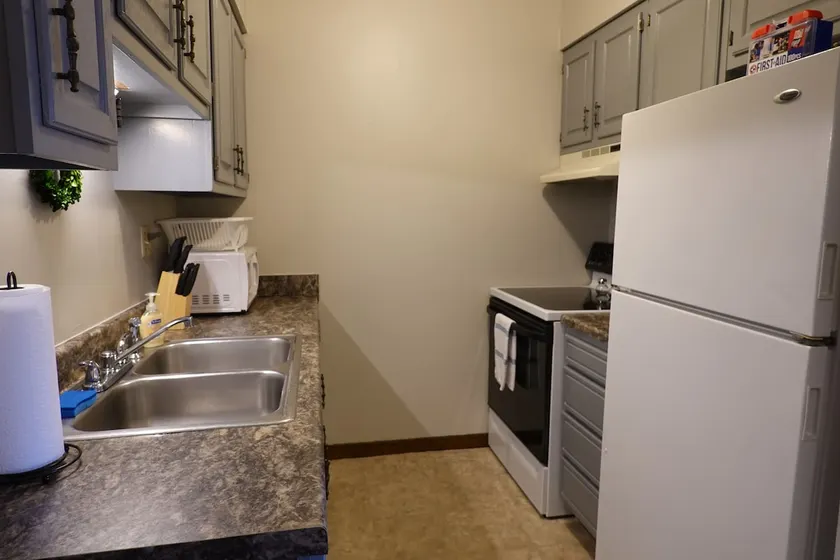 Entire 2 Bed Townhouse - Image 1