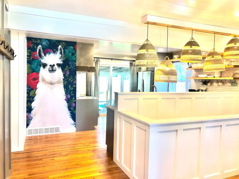 Stay at the Lazy Llama House with Self Check-In - Image 1