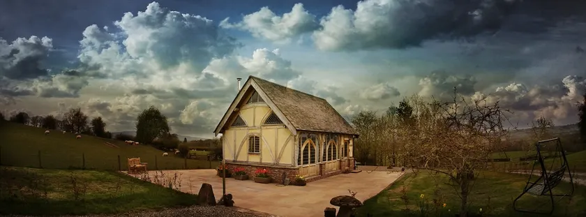 Ebony Cottage - Image 1
