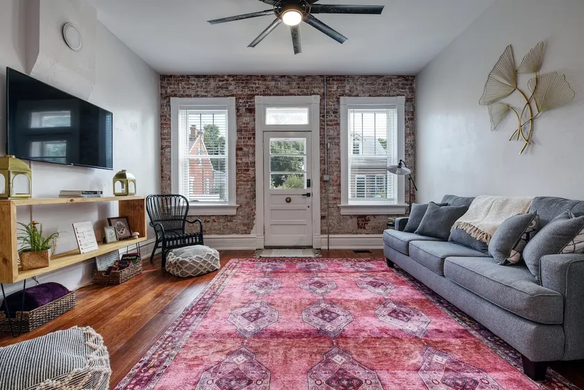 Bright & Cozy Shotgun DPX 1 Block from Historic DT - Image 1