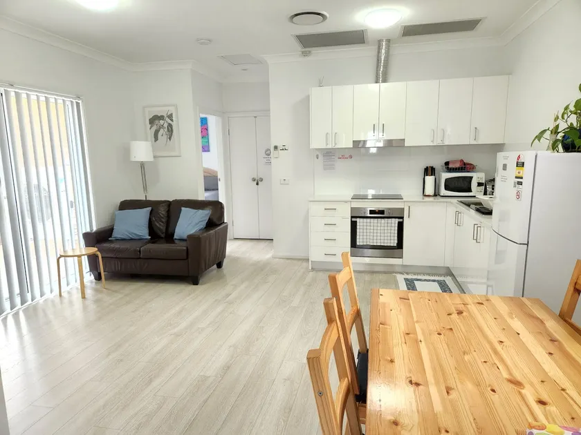 Fully Furnished Home - Direct to City & Airport - Image 1