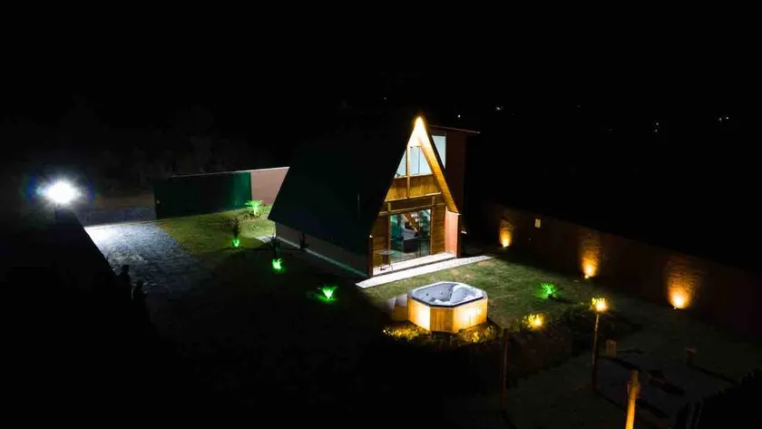 MW CHALET with Jacuzzi in a condominium with a dam - Image 1