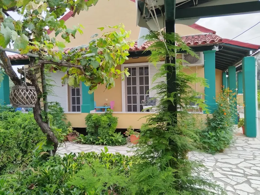 The Pergola Cottage...Feel the local vibes! - Image 1
