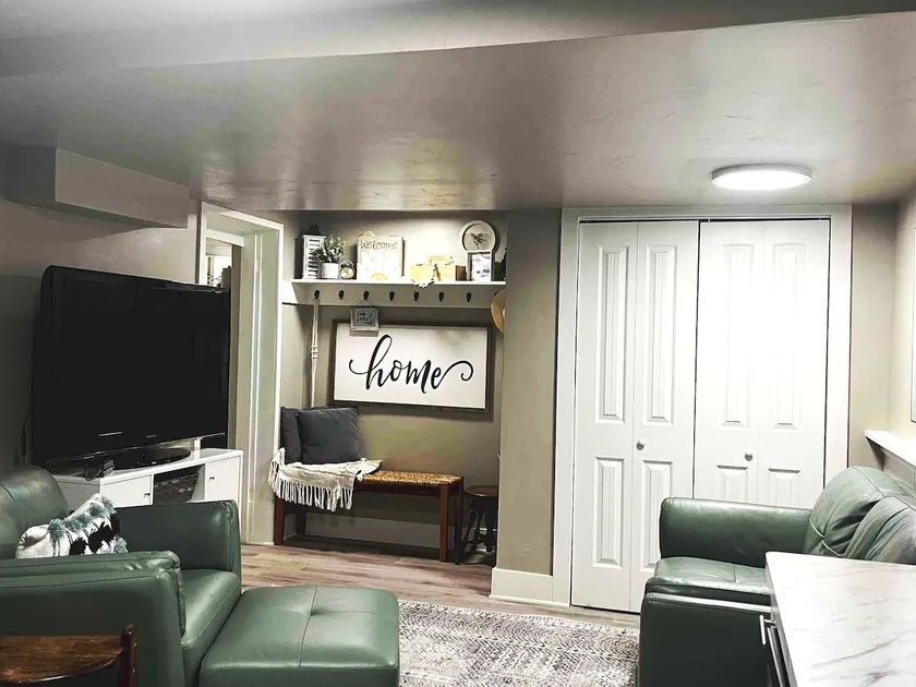 Adorable 2 bedroom Apt. @ The Barn on 1st property - Image 1