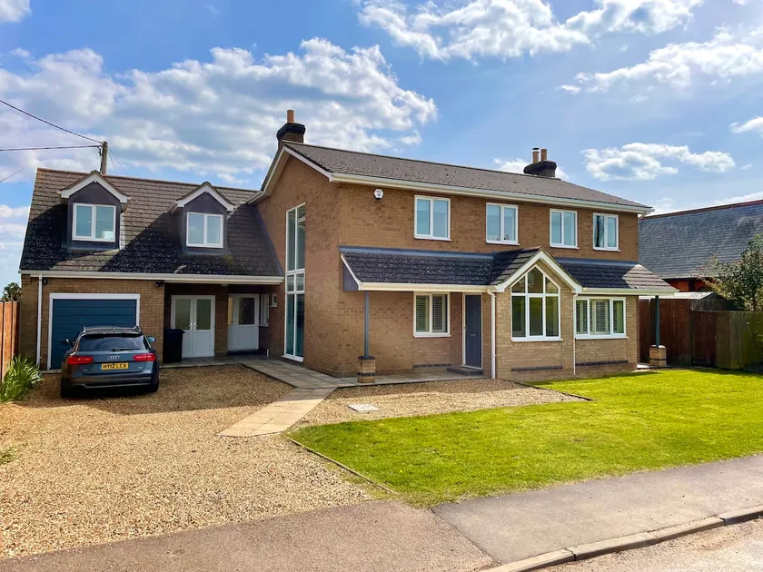 Executive home with plenty of room - Image 1