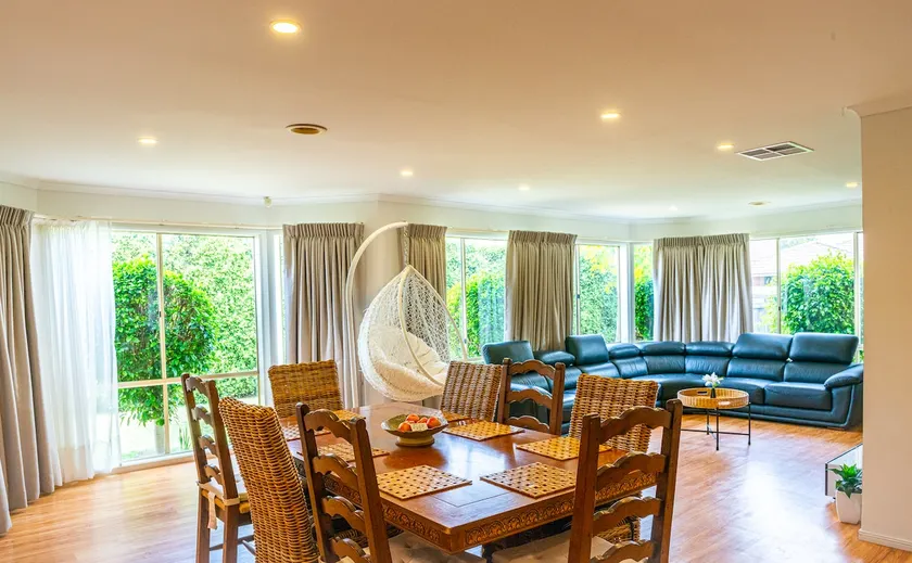 Brightside -wifi/Nflix /Theatre room/Near Airport - Image 1