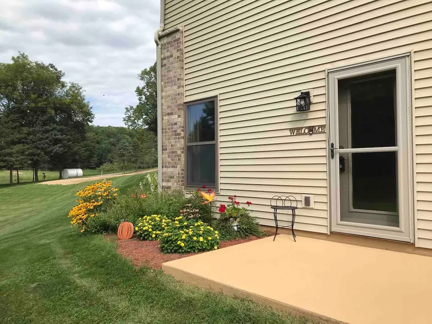 Peaceful guest suite at Fern Creek Retreat - Image 1