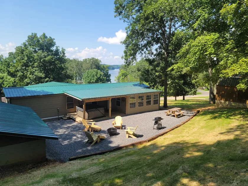 Lakeway at Douglas lake, HOT TUB, fire pit, Quiet - Image 1