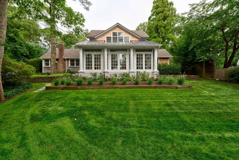 Designer East Hampton Farmhouse - Bike to Amagansett, EH & Ocean Beaches, Pool - Image 1