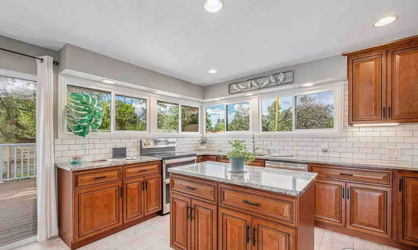 Cozy Farmhouse Centrally Located - Image 1