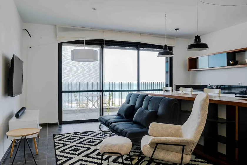 Beautiful Apartment on The First Line of The Sea - Image 1
