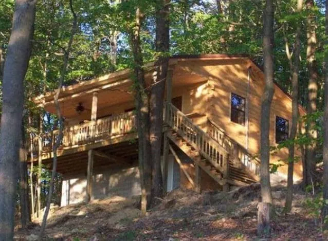 MLC #1 Oak Hill- 2 BR- Private -Lake View - Image 1