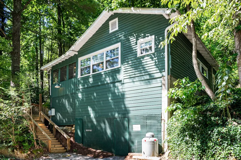 Cozy Tree House Cottage - Fireplace & Hot Tub - Image 1