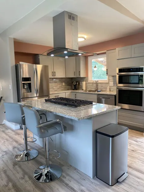 Remodeled 3 bedroom home near downtown - Image 1