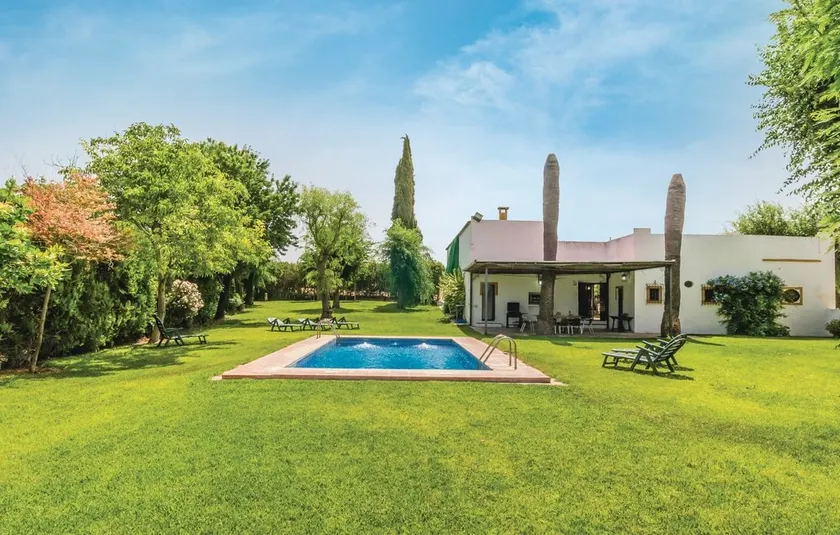 A CHARMING RURAL HOUSE - Image 1