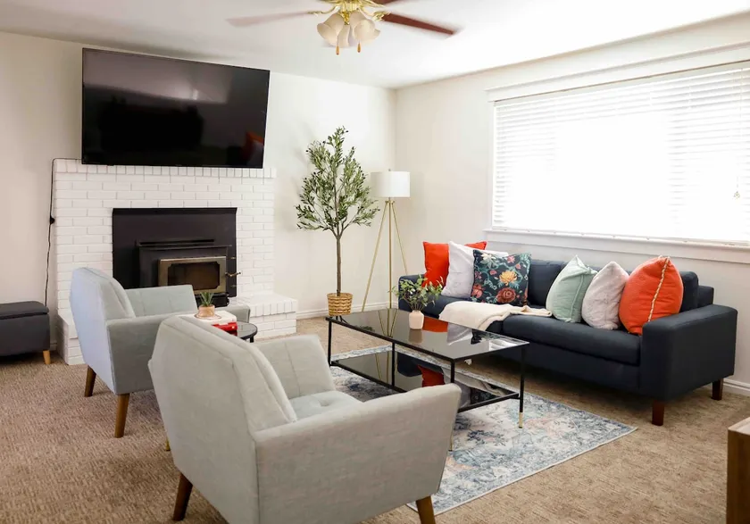 Charming retreat w 65” TV and Patio Upstairs - Image 1