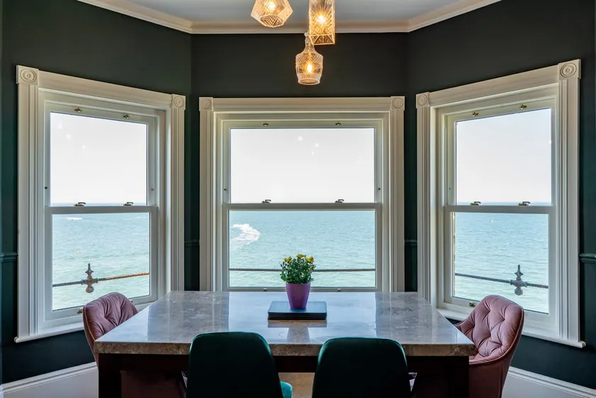Luxury Penthouse Retreat with Amazing Ocean Views & Log Burner - Image 1