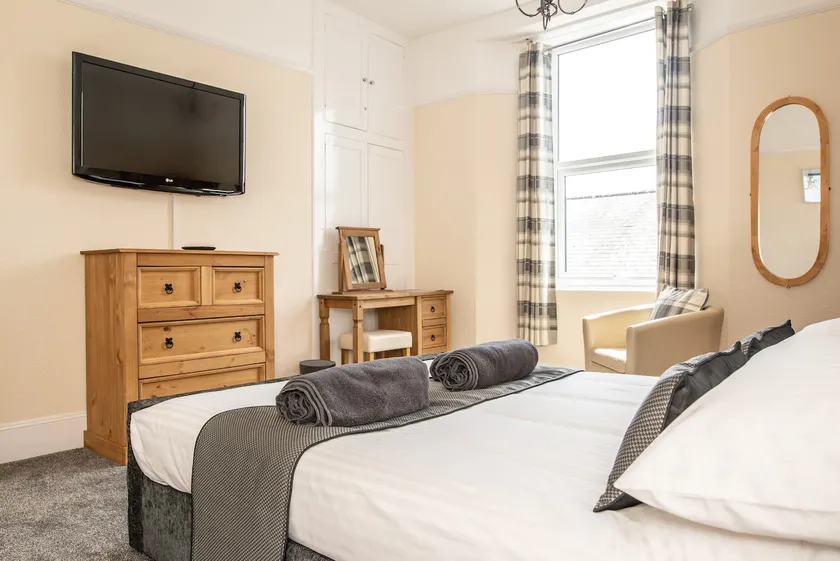 Babbacombe Apartments - Image 1