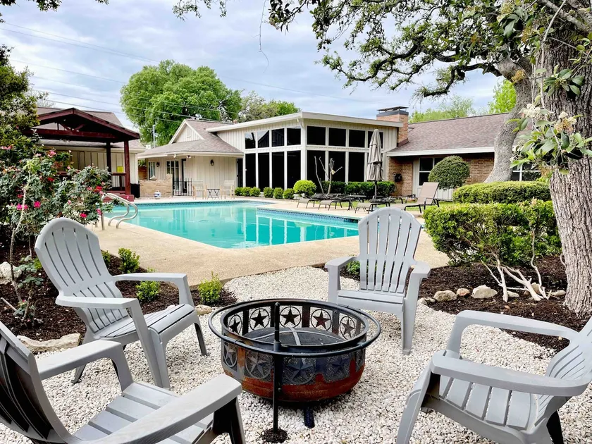 Luxury*Heated Pool*Six Flags*Sea World/River Walk - Image 1