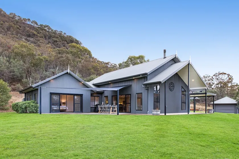 Barefoot at Broke (Hunter Valley) Luxurious home - Image 1