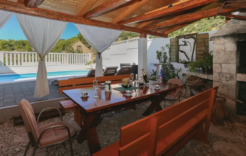 Mysigt sommarhus med privat pool och terrass - Image 1