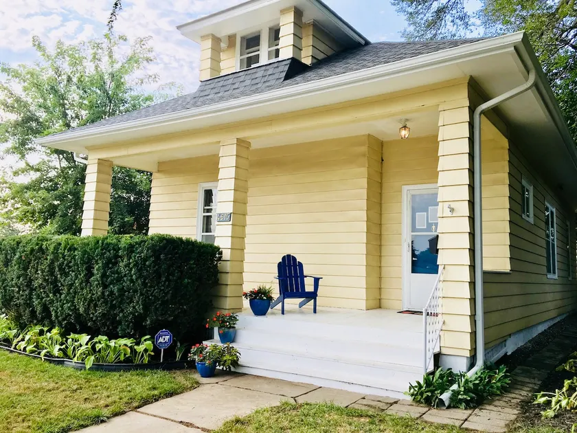 Dundee Charm – Bestselling Airbnb in Omaha - Image 1