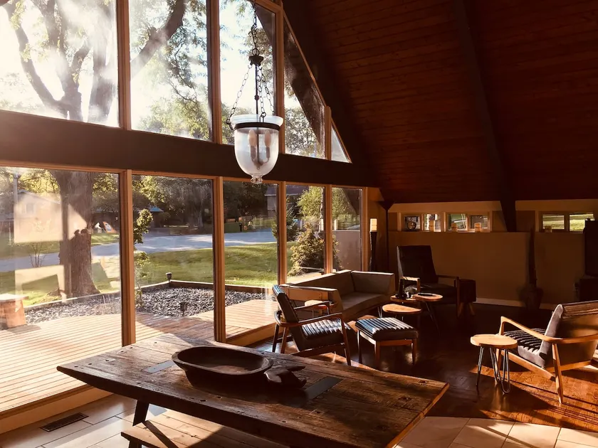 Gorgeous MidCentury Modern Designer Home - Image 1