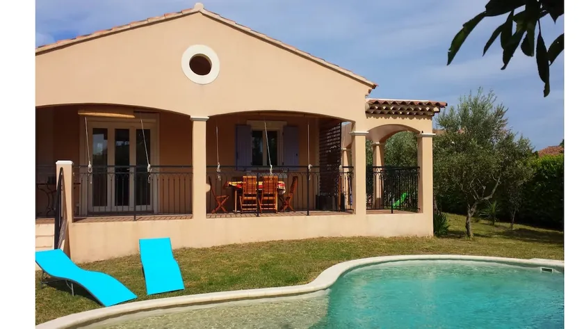 I Nærheden af Avignon, Komfortabel Villa med Privat Pool, i Provence - Image 1