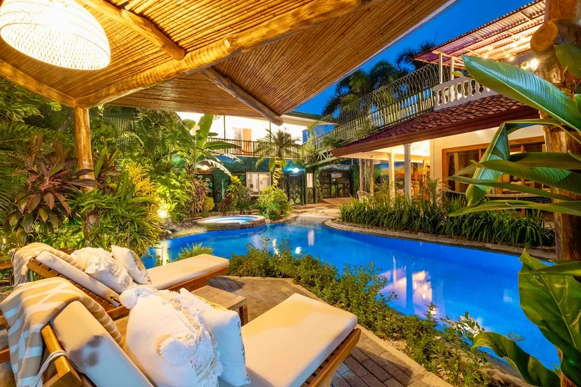 🌴16 Bed Compound Oasis 🌴Downtown Jaco with Private Pool & Hot Tub - Image 1