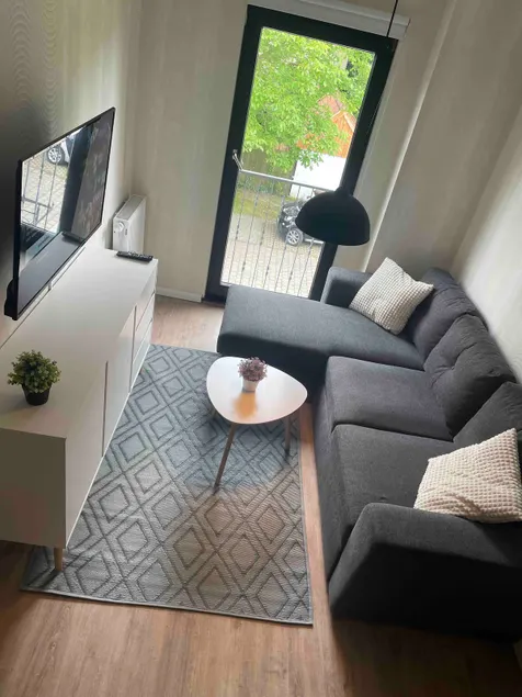 Large 2-story apartment with 4 bedrooms - Image 1