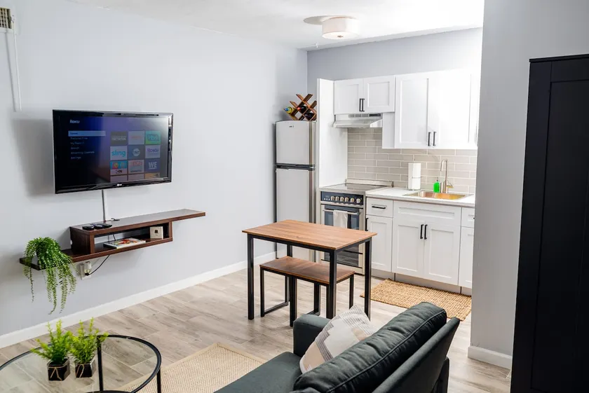 Private Studio Near Hard Rock Stadium - Image 1