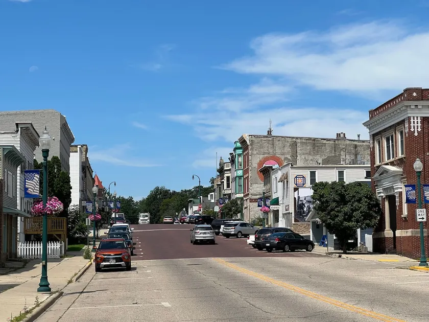 The Allen Creek Apt. Historic Downtown Evansville - Image 1