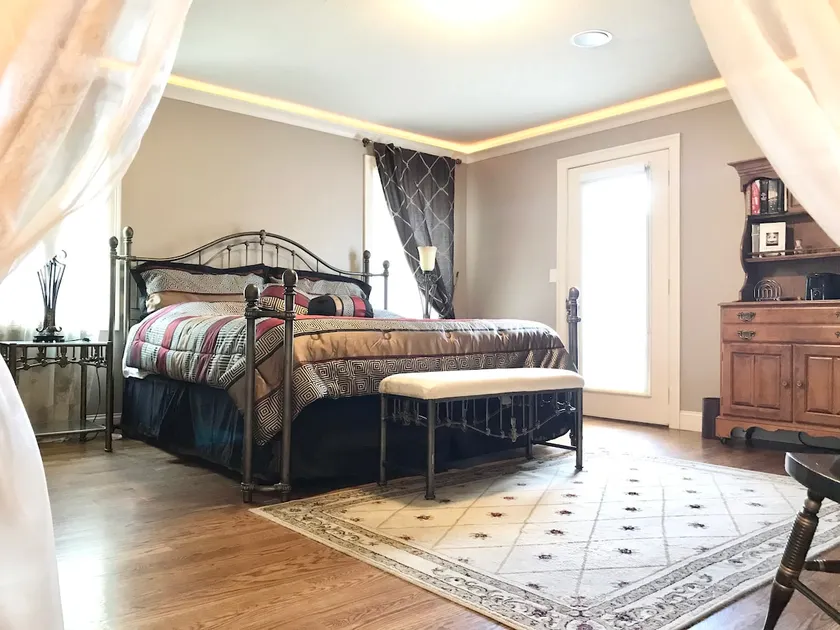 Private sanctuary in the city w/ patio & backyard - Image 1