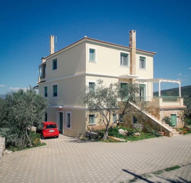 Comfortable home in a beautiful environment - Image 1
